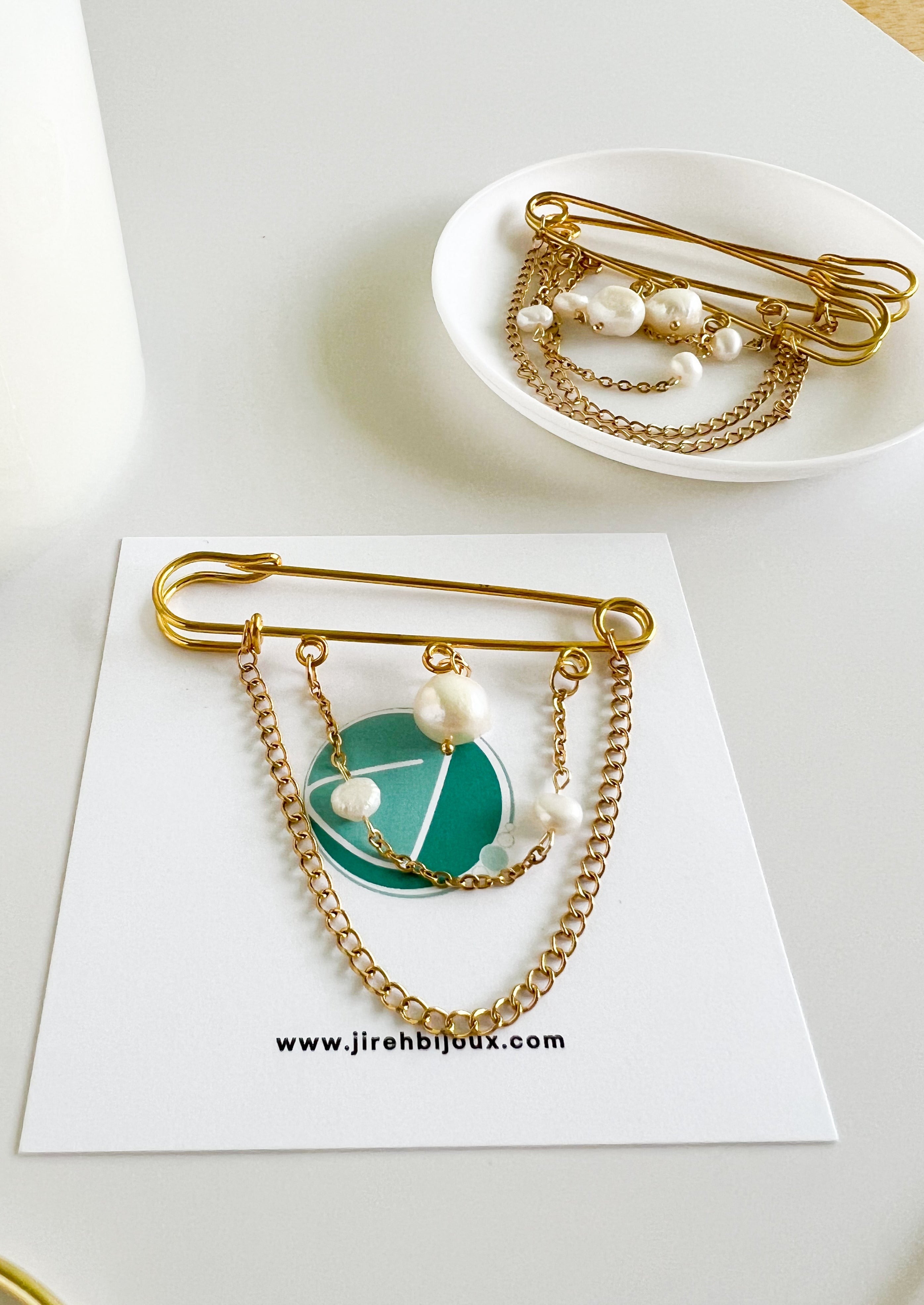Regina Brooch