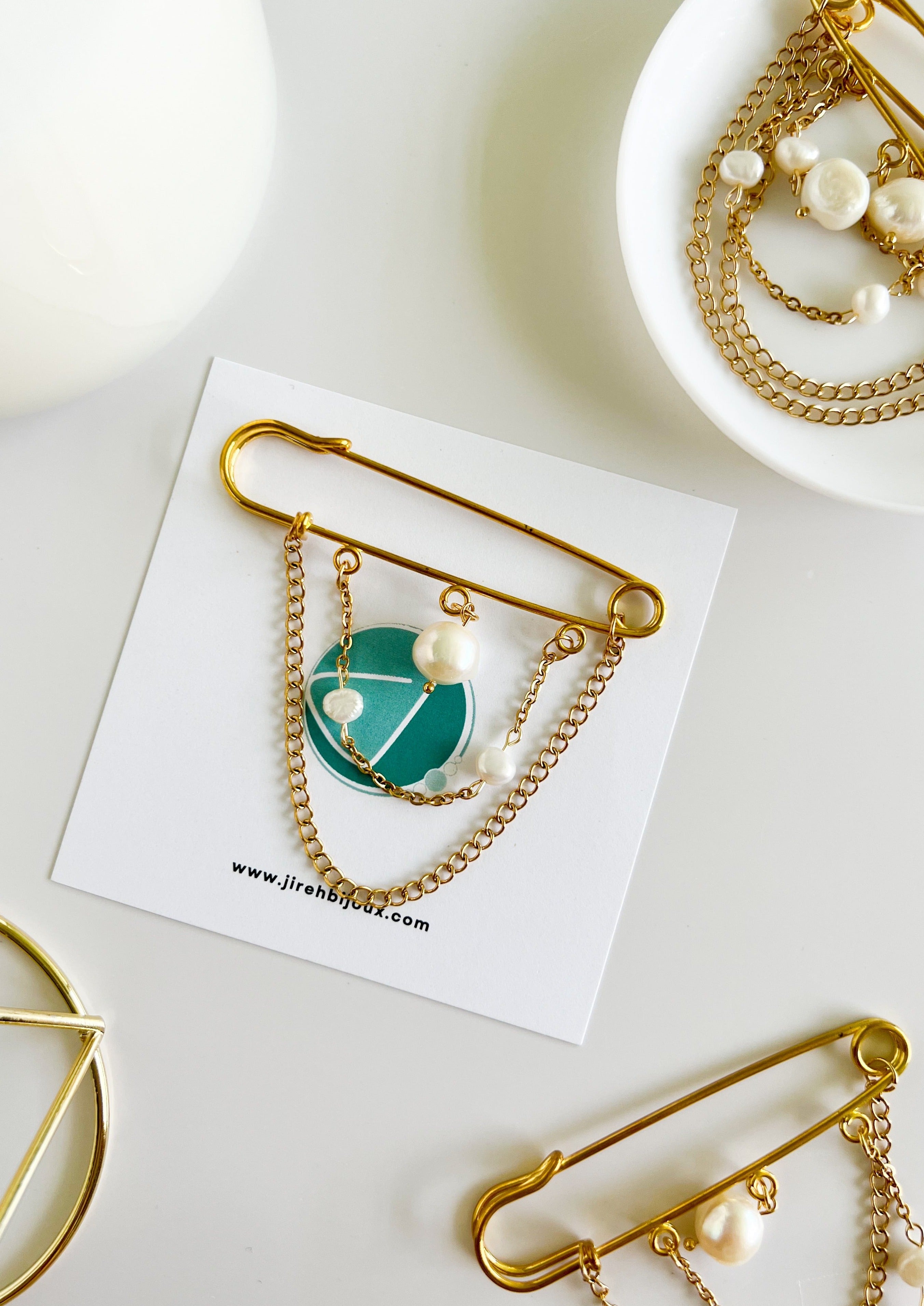 Regina Brooch